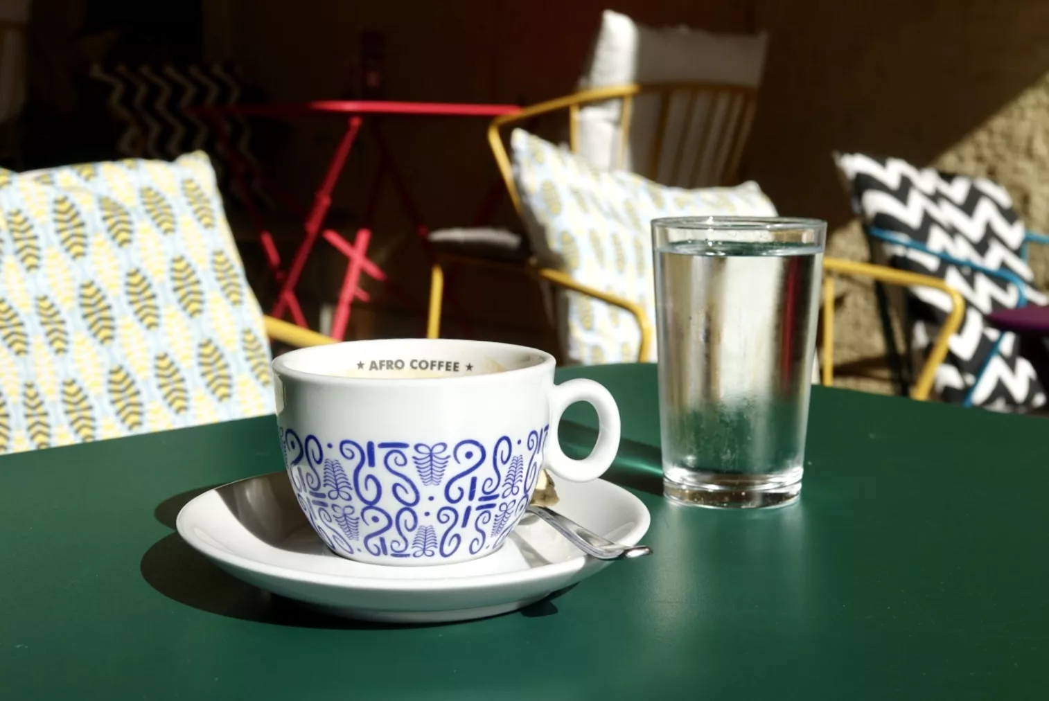 Das Glas Wasser zum Kaffee Das Glas Wasser zum Kaffee
